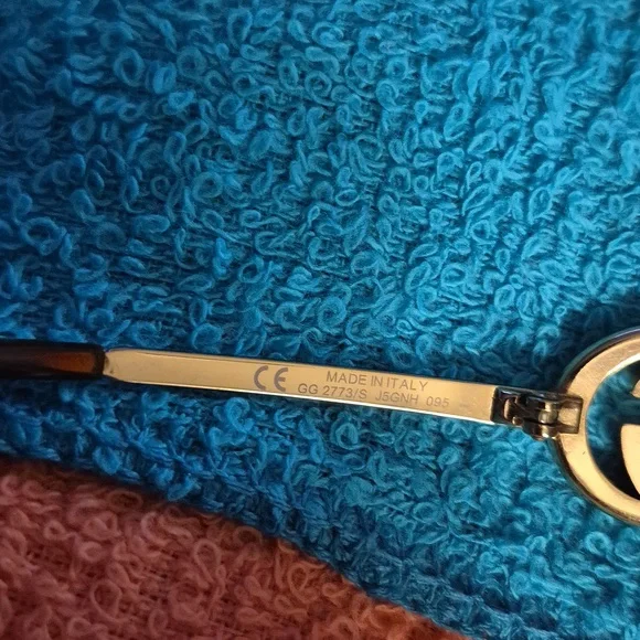 Gucci Black and Gold Sunglasses ! Free Case + Cloth - Picture 5 of 14